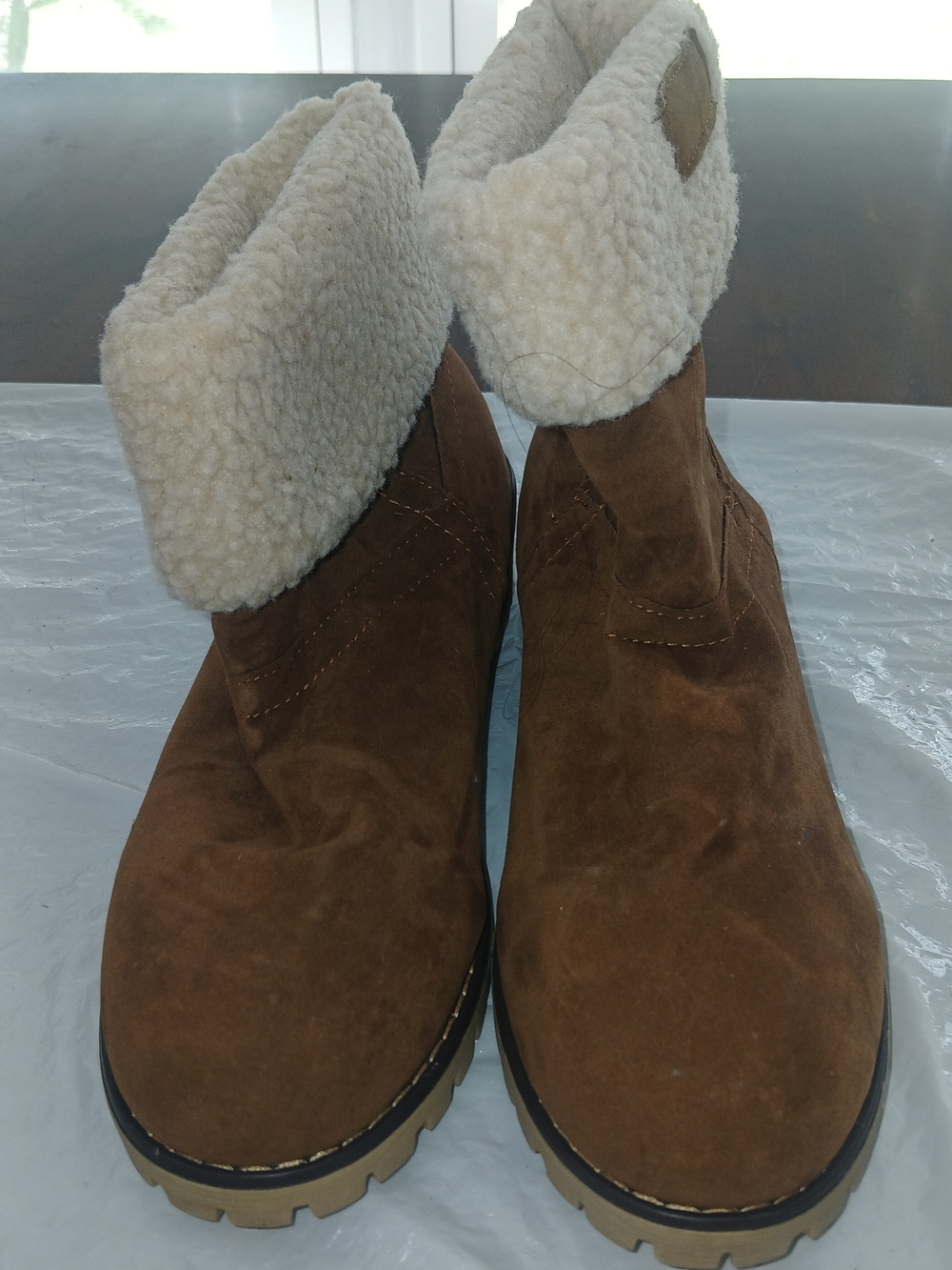 Source Unknown Brown Suede Winter Ankle Boots with Cream Sherpa Cuff